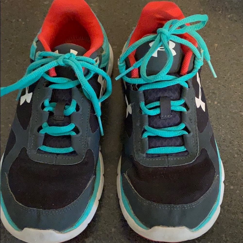 Sz 7 under armor tennis shoes
